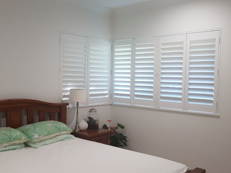 plantation-shutters-for-bedroom